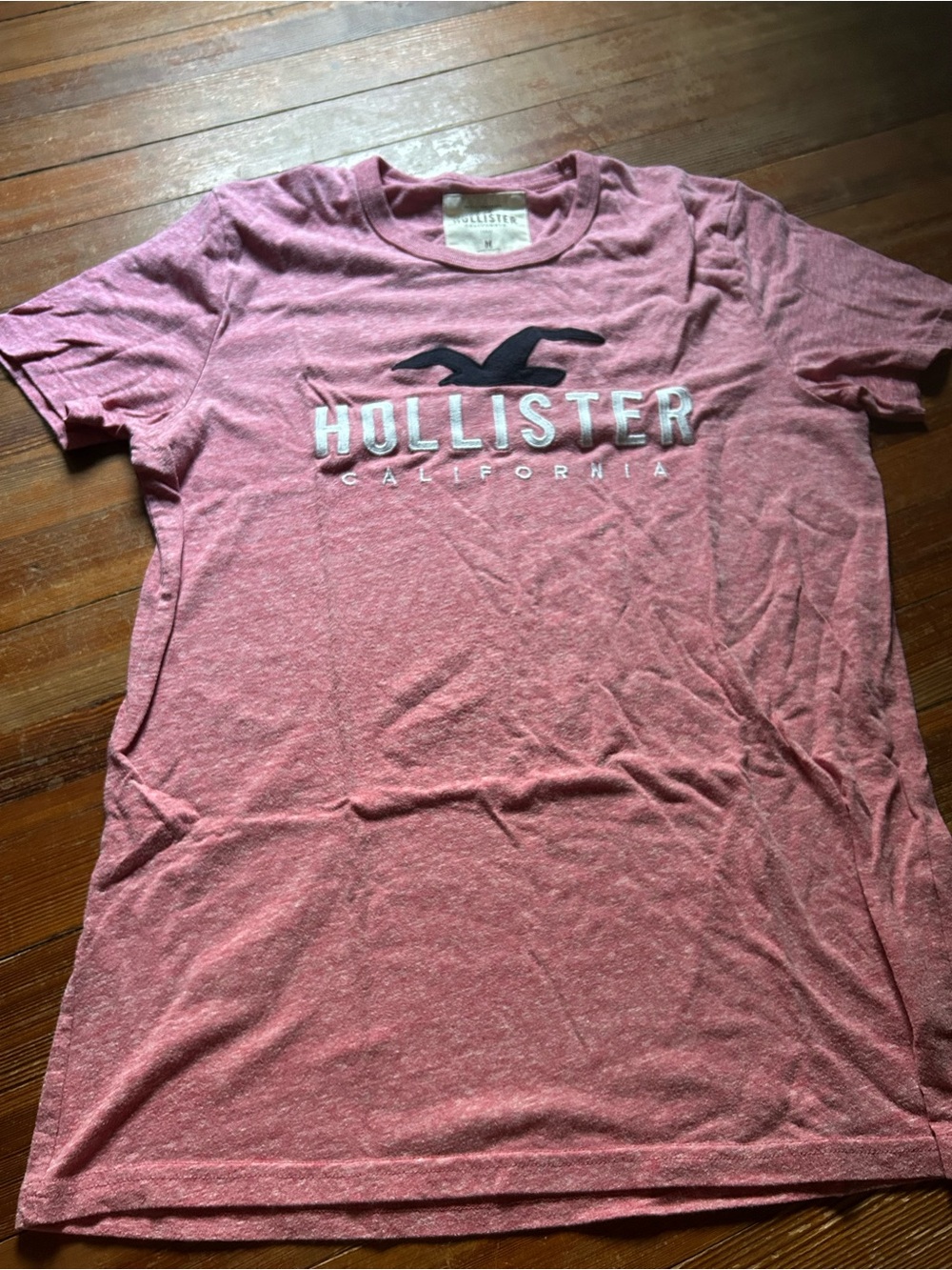 Hollister Pink Graphic Tee
NEVER WORN
SIZE: M